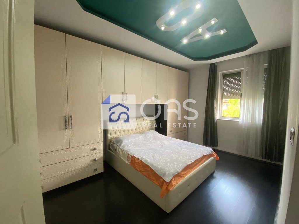 Shitet apartament 2+1 tek Rruga e Durrsit