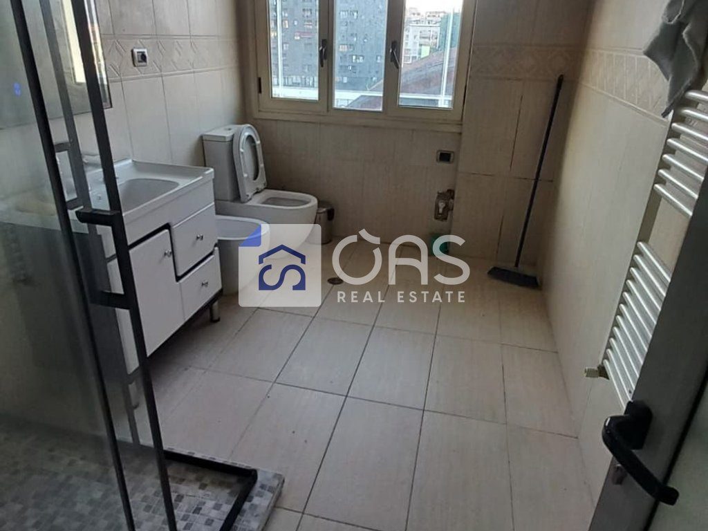 Shitet apartament 2+1+2 tek Liqeni Artificial