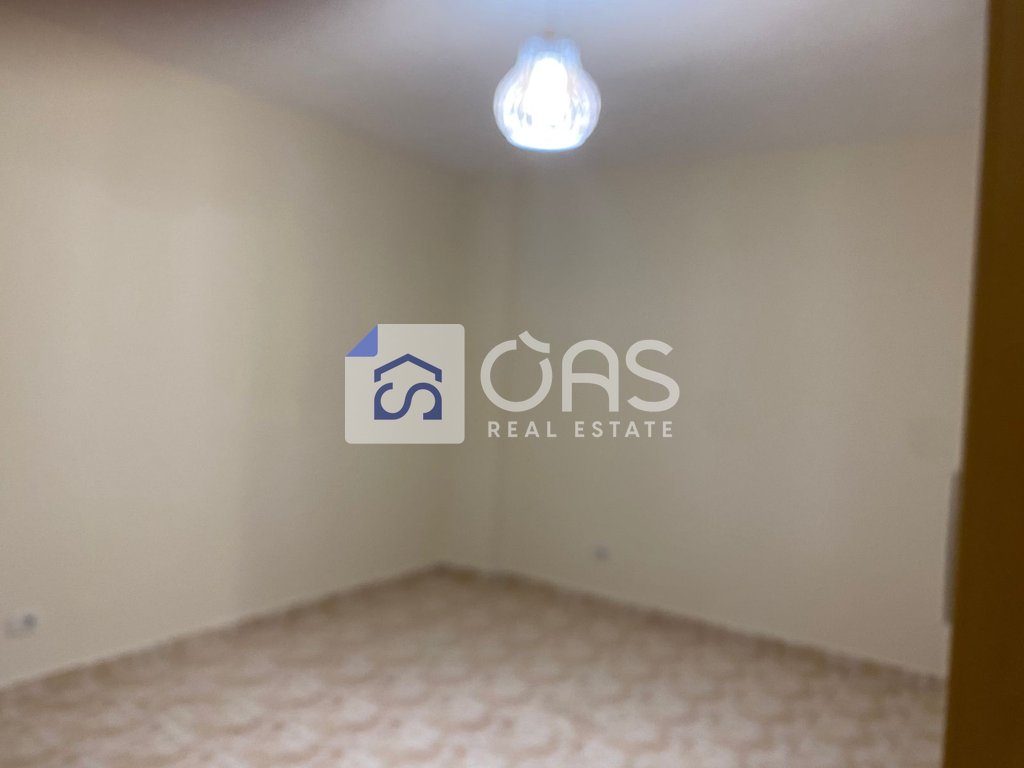 Jepet apartament me qera 3+1 tek Komuna e Parisit " Kullat Arabe"