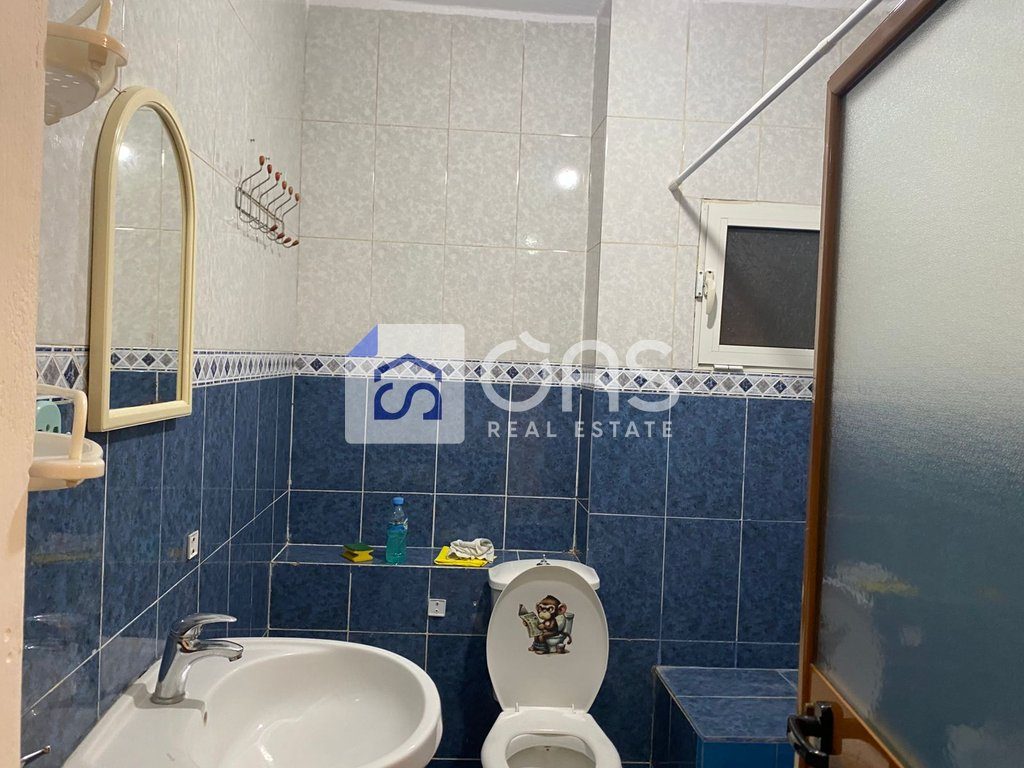 Jepet apartament me qera 3+1 tek Komuna e Parisit " Kullat Arabe"