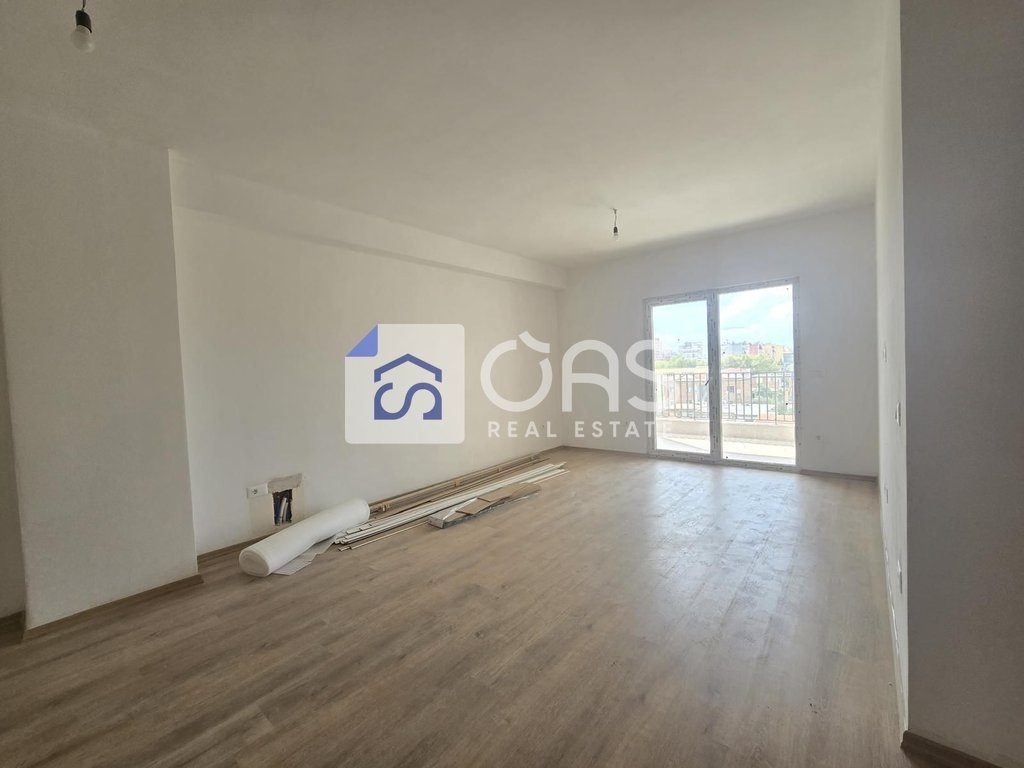 Shitet apartament 2+1 tek Dritan Hoxha (Kompleksi Aura)