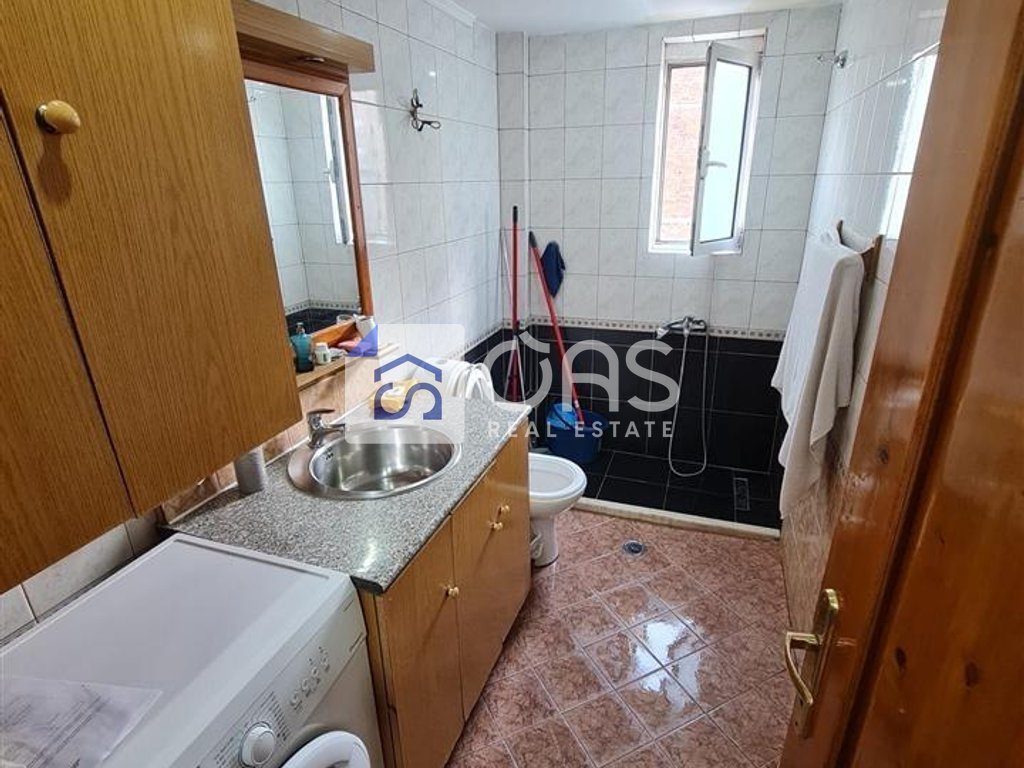 Jepet apartament me qera  2+1 Rruga e Elbasanit