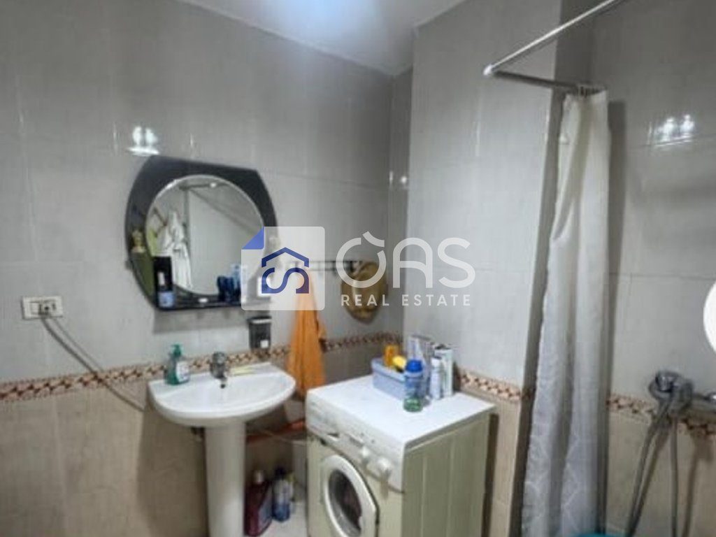 Jepet apartament me qera 1+1  ne Qender