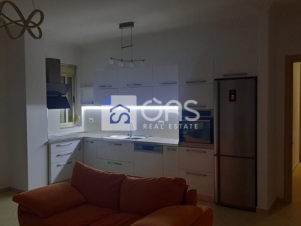 Shitet apartament 2+1 tek Liqeni i Tiranes ' Ruga Petri"