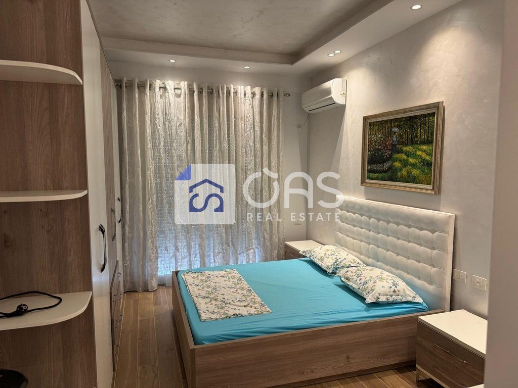 Jepet apartament me qera  2+1 tek Spitali Amerika 3