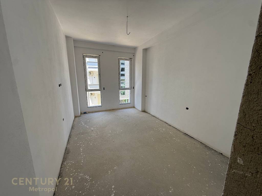 SHITET APARTAMENT 1+1, GJIRI I LALZIT!