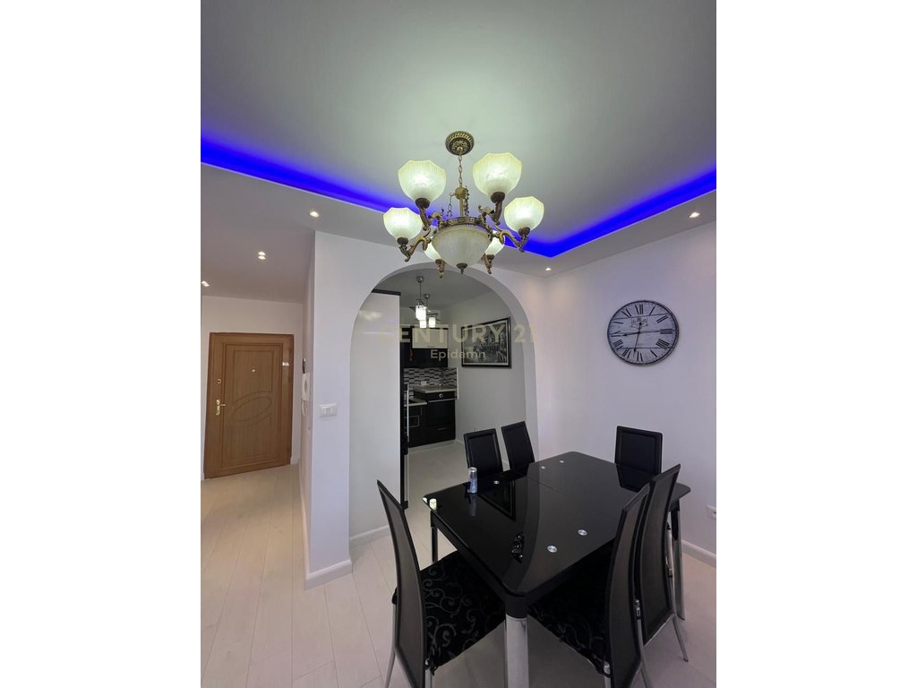 APARTAMENT ME QIRA 2+1+2 DHE GARAZHD PRANE GJYKATES NE DURRES!