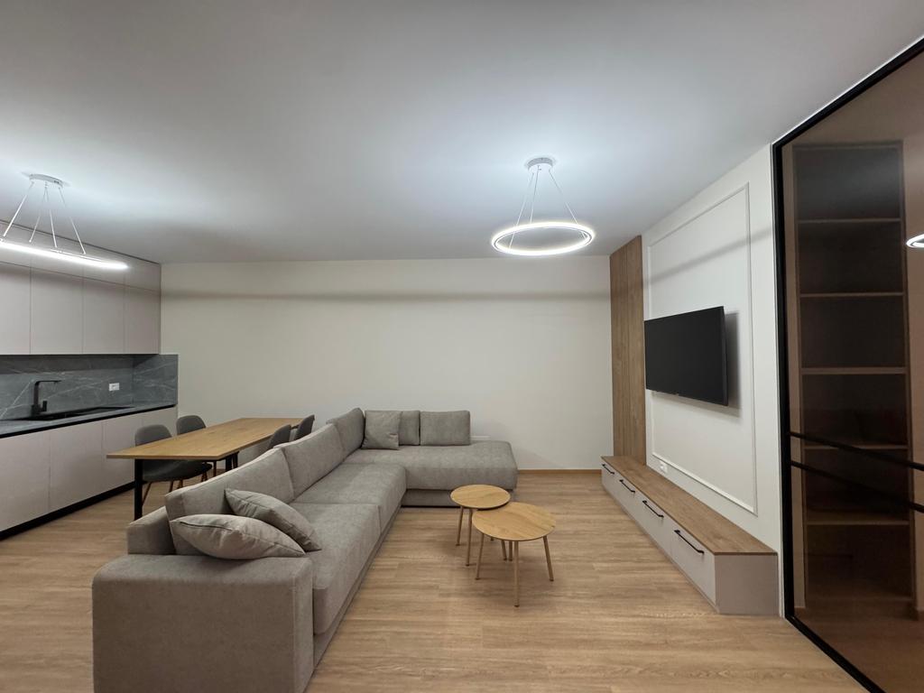 Apartament modern 1+1 per qira me verandë tek Kopeshti Botanik!