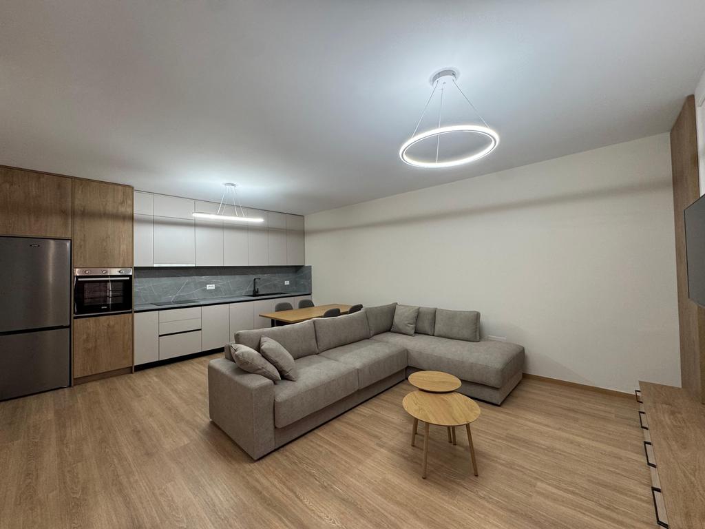 Apartament modern 1+1 per qira me verandë tek Kopeshti Botanik!