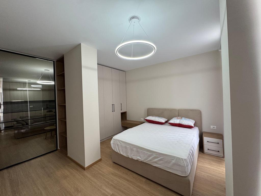 Apartament modern 1+1 per qira me verandë tek Kopeshti Botanik!