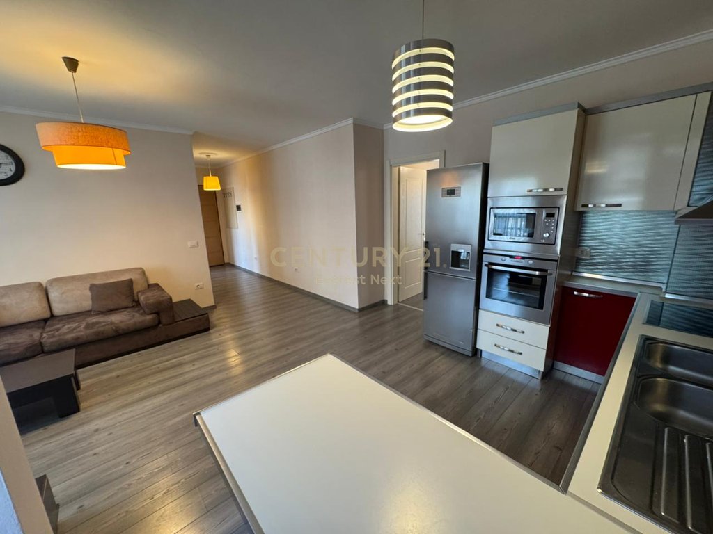 Jepet me Qira Apartament 2+1+2 në Rrugën e Kosovarëve!