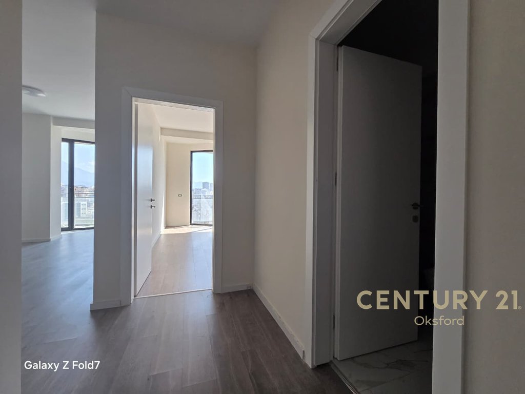 Jepet me qira apartament 1+1 per zyra ne Rrugën Mine Peza , Rezidenca Golden Tower!