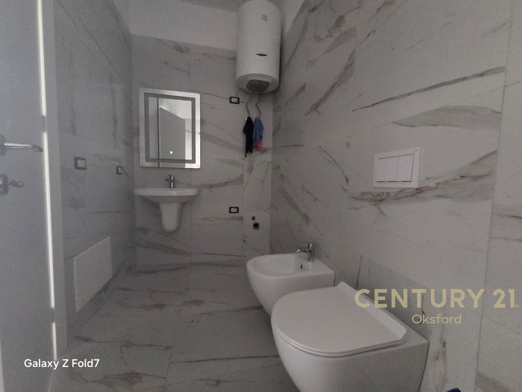 Jepet me qira apartament 1+1 per zyra ne Rrugën Mine Peza , Rezidenca Golden Tower!