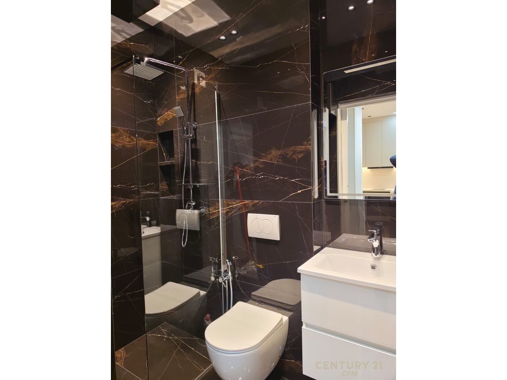 Apartament 1+1+P për Qira tek Ish Blloku, Tiranë - 750€
