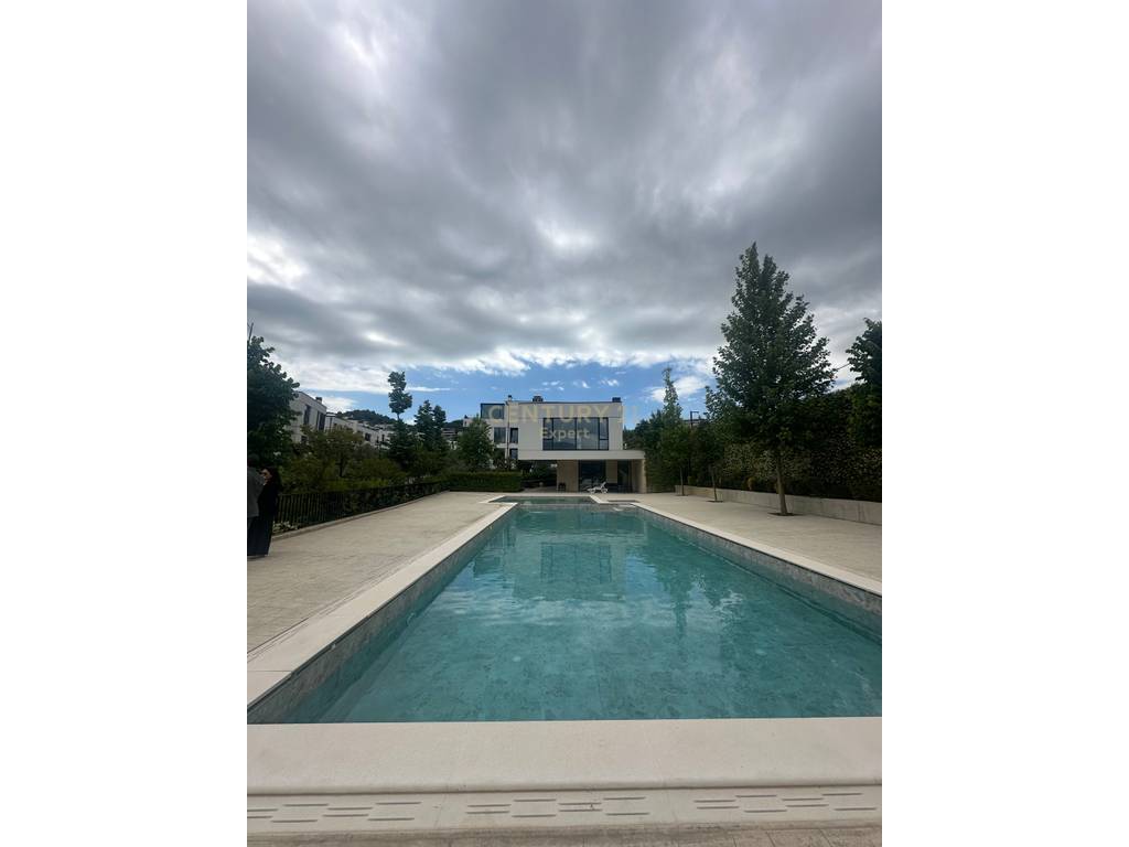 Shitet apartament 3+1 tek liqeni i thate