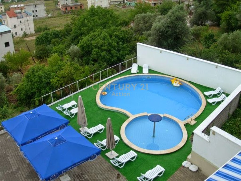 🏨 Shitet Hotel në Golem