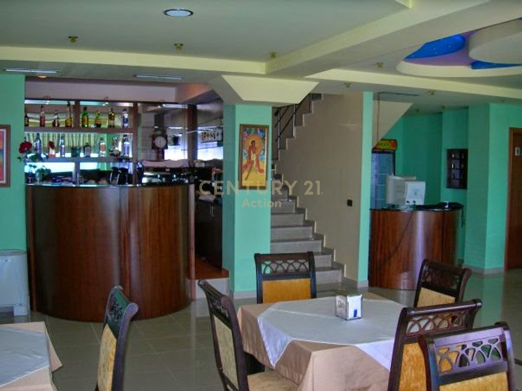 🏨 Shitet Hotel në Golem