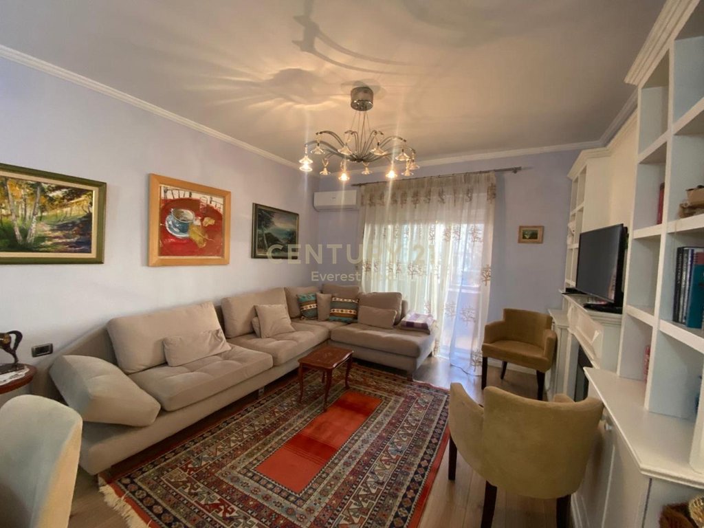 Apartament 2+1 per Qira ne Myslym Shyri