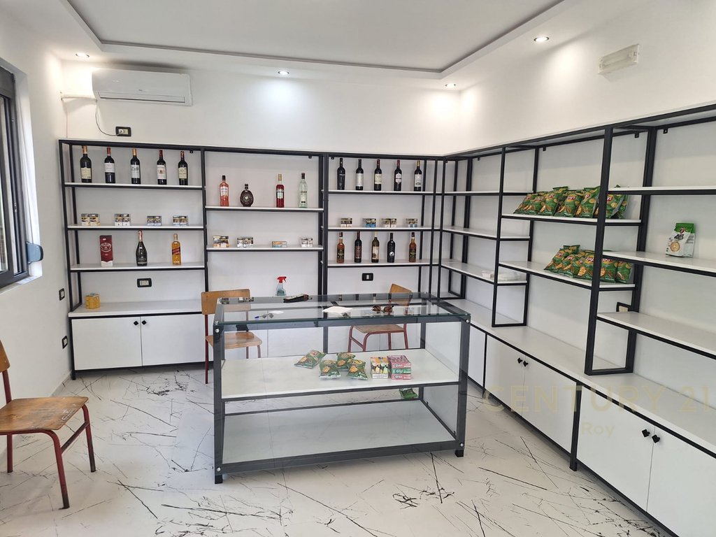 Dyqan Kat 1 për Qira në Lagja nr.16, ne mes Shkolles  Teknologjike dhe te Fiskultures Durrës - 350€ | 30 m²