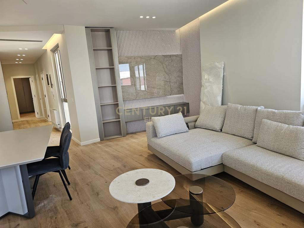 Apartament 2+1 me qira në kompleksin “Green Valley”, Liqeni i Thatë, Tiranë – 1,900€ | 131.2 m²