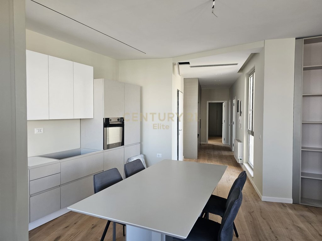 Apartament 2+1 me qira në kompleksin “Green Valley”, Liqeni i Thatë, Tiranë – 1,900€ | 131.2 m²