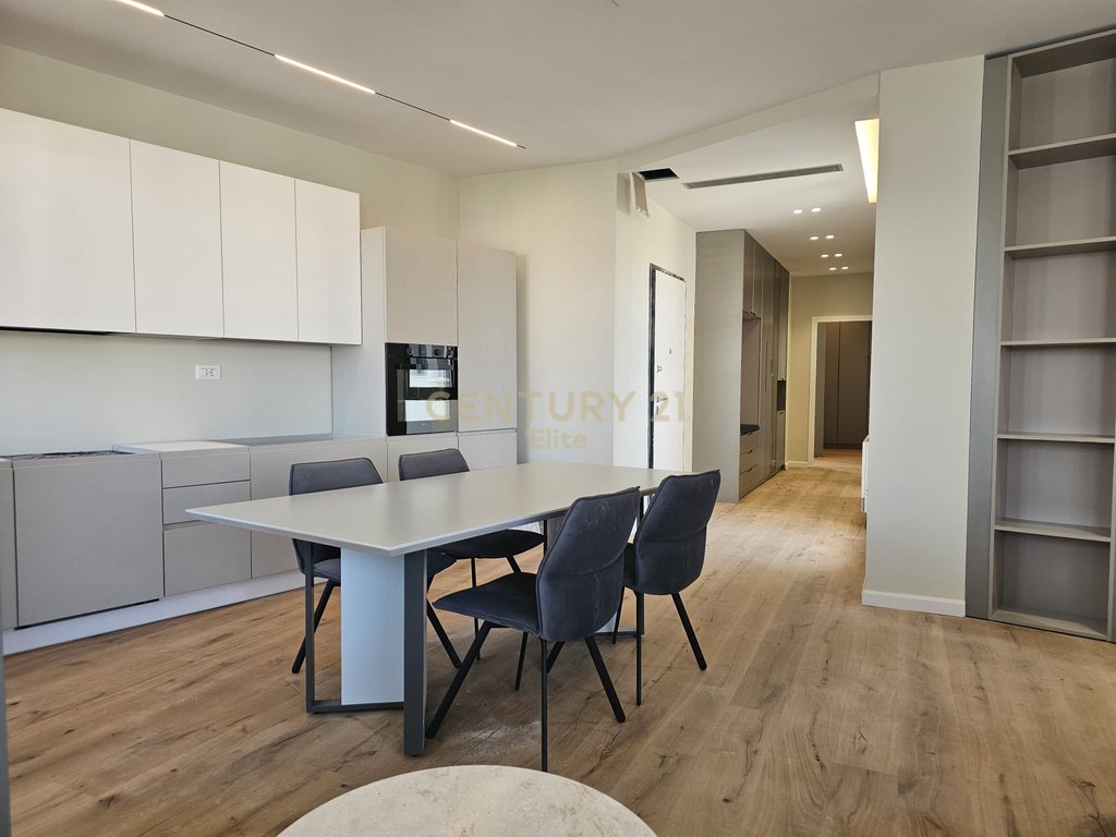 Apartament 2+1 me qira në kompleksin “Green Valley”, Liqeni i Thatë, Tiranë – 1,900€ | 131.2 m²