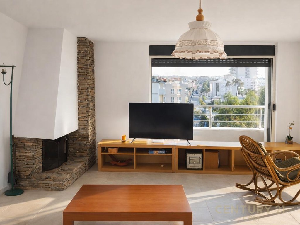 SHITET SUPER APARTAMENT  2+1+2  NE GOLEM , I INVESTUAR DERI NE DETAJE ME VERANDE TE MADHE DHE PAMJE NGA DETI