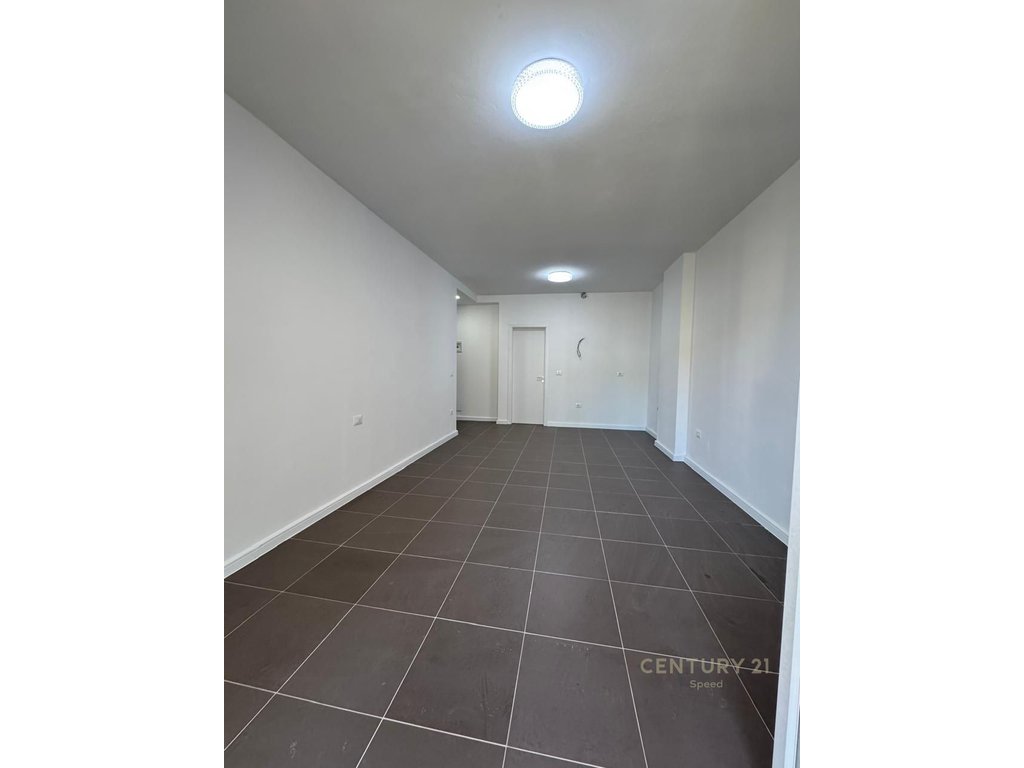 Jepet me qira Studio Apartament  tek Aura – Ideal për Zyra ose Banim !!