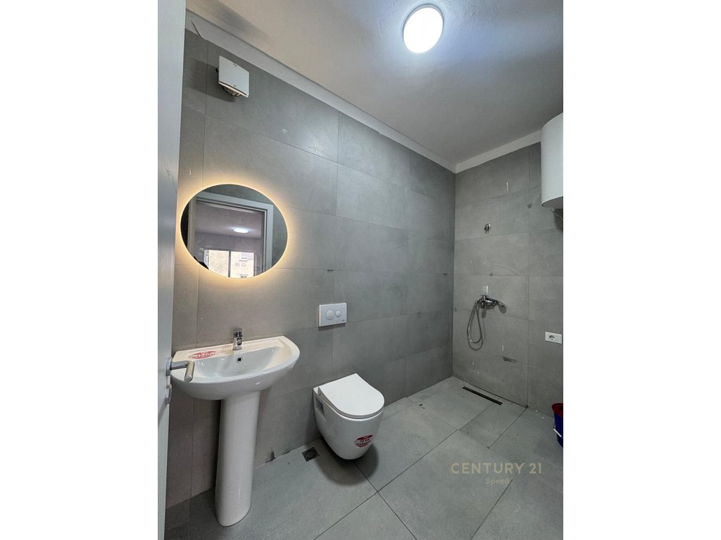 Jepet me qira Studio Apartament  tek Aura – Ideal për Zyra ose Banim !!