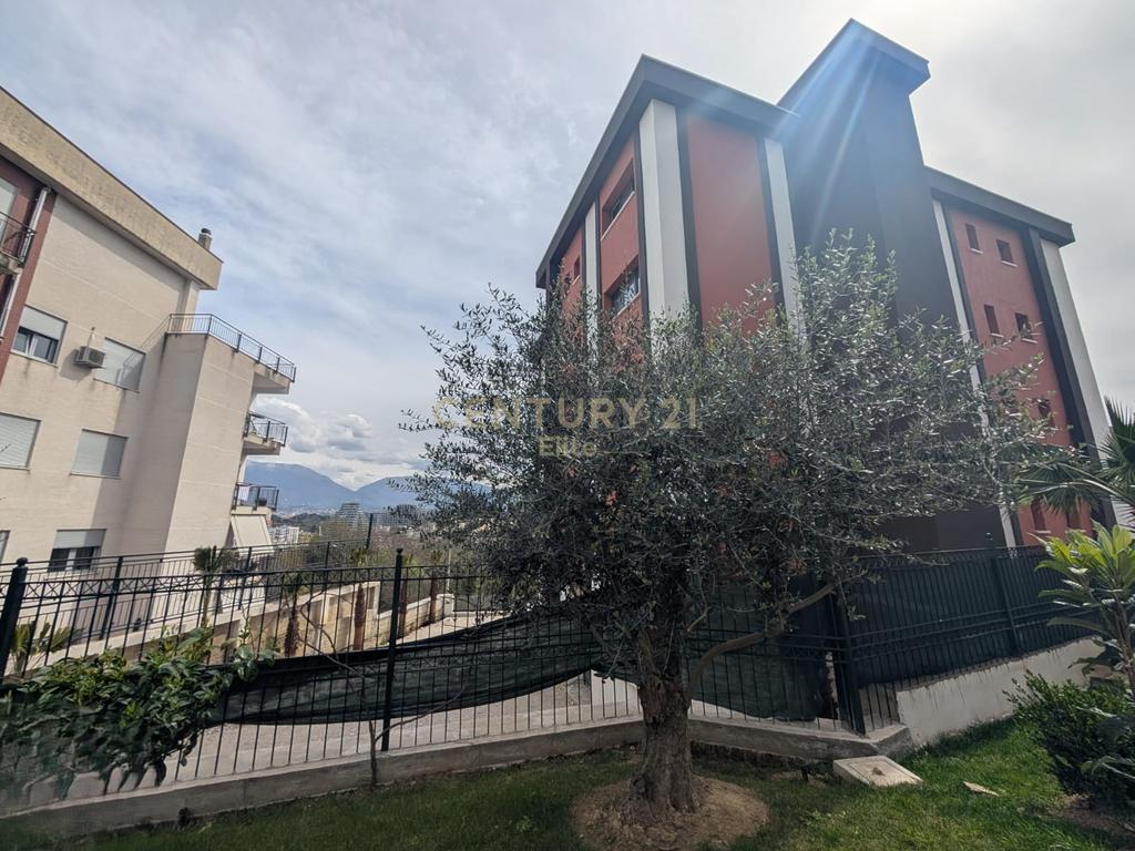 Godinë multifunksionale në shitje – Kodra e Diellit, Tiranë