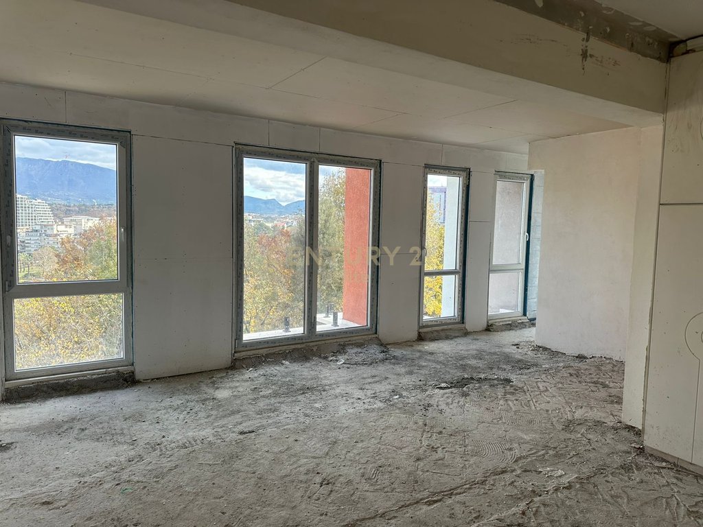 Godinë multifunksionale në shitje – Kodra e Diellit, Tiranë