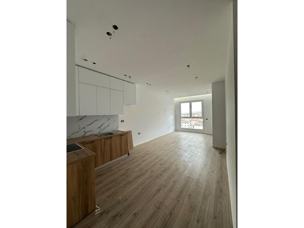 Jepet me qera apartament 1+1 tek Kompleksi “Splash Color”, Paskuqan,me administrim të paguar për tre vjet!