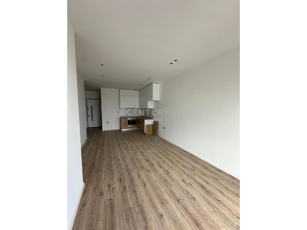Jepet me qera apartament 1+1 tek Kompleksi “Splash Color”, Paskuqan,me administrim të paguar për tre vjet!