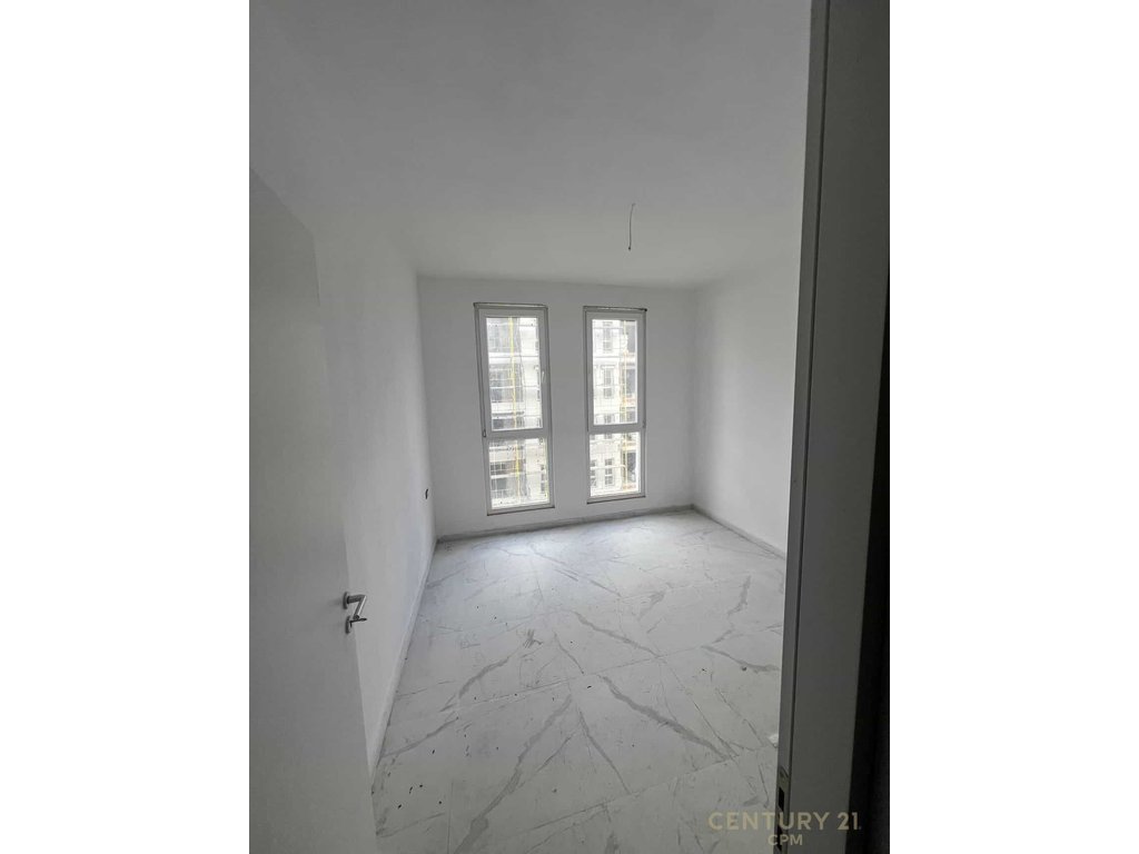 APARTAMENT 1+1 PER SHITJE , UNIVERS CITY!