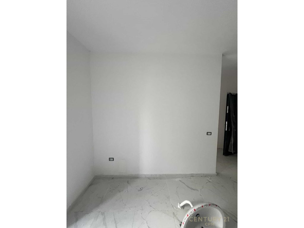 APARTAMENT 1+1 PER SHITJE , UNIVERS CITY!