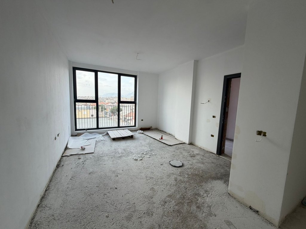 Apartament 1+1+Verandë  Për Shitje tek Rruga Siri Kodra, Tiranë