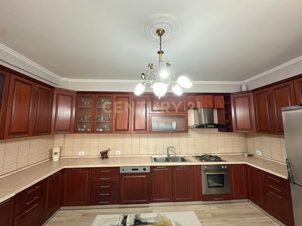 Shitet Apartament 2+1 prane Shkolles "Mihal Grameno"!