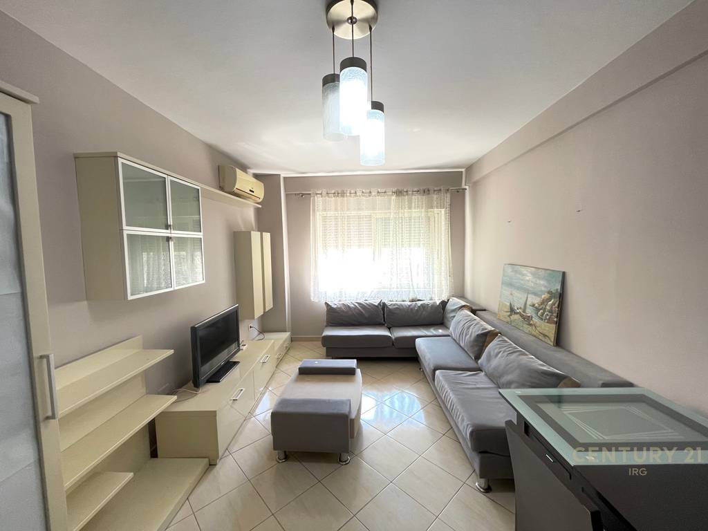 APARTAMENT 1+1 ME QIRA PRANË KOMPLEKSIT MAGNET – 21 DHJETORI