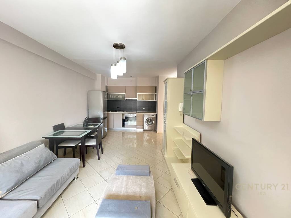 APARTAMENT 1+1 ME QIRA PRANË KOMPLEKSIT MAGNET – 21 DHJETORI