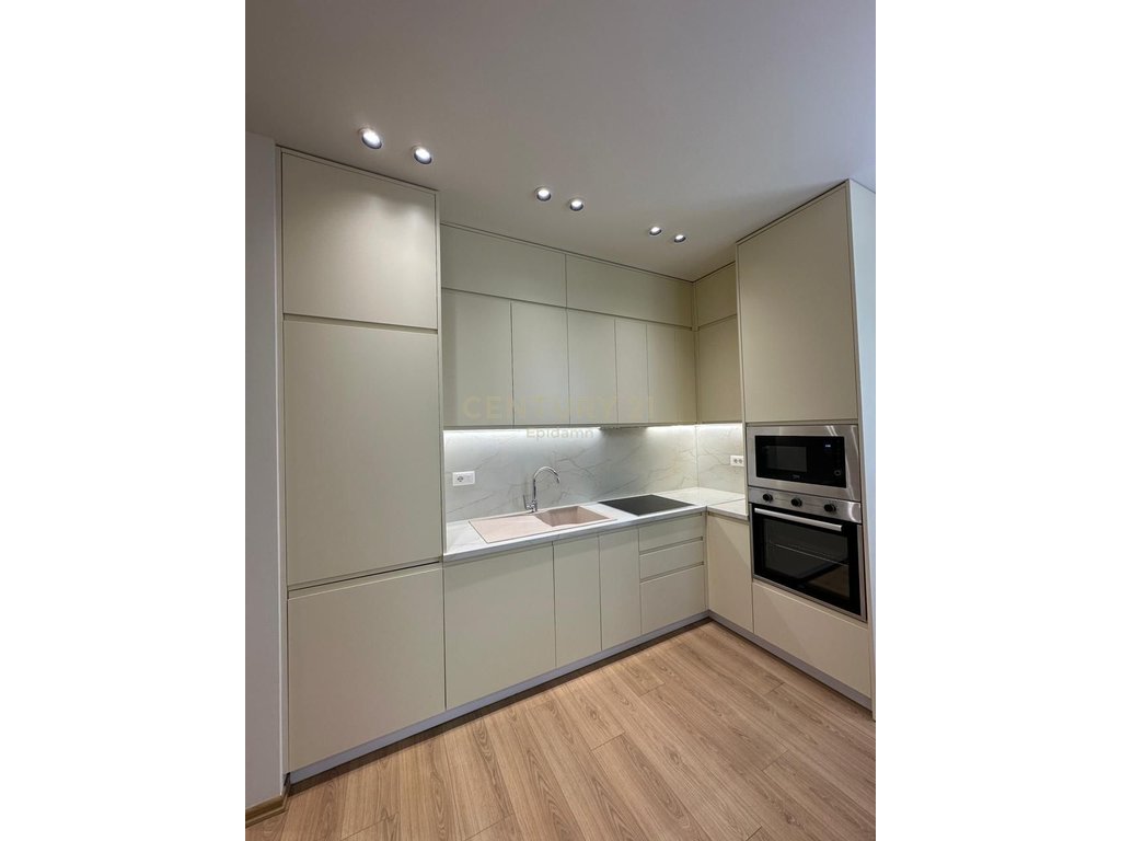 Apartament Luksoz 2+1+2 për shitje , Zogu i Zi Tirane