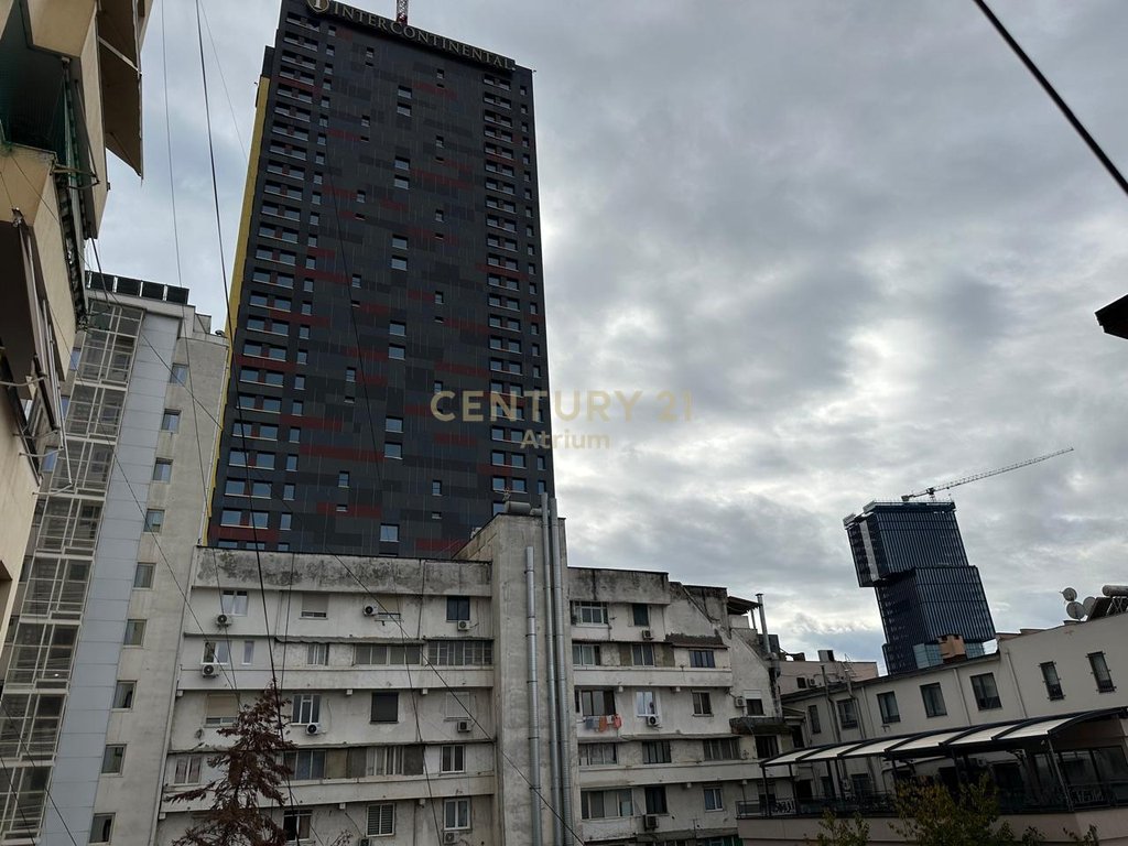 SHITET APARTAMENT 2 + 1 + 2 NE QENDER !