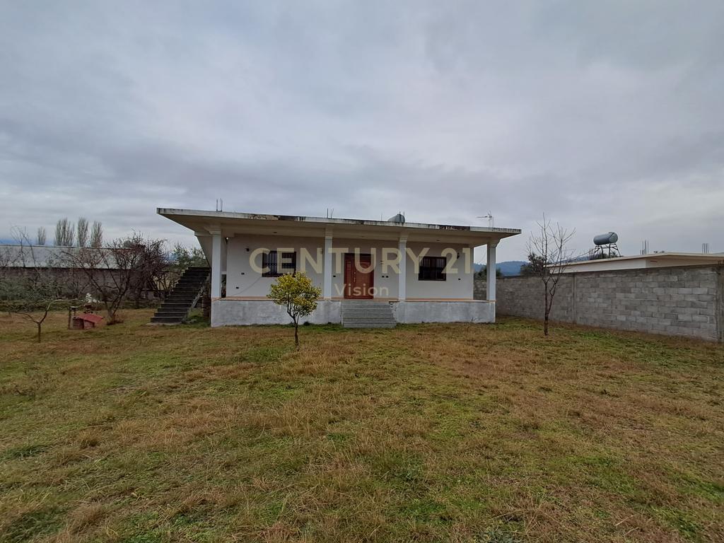 Shtepi private +  2300 m2 toke per shitje, Bardhaj, Shkoder