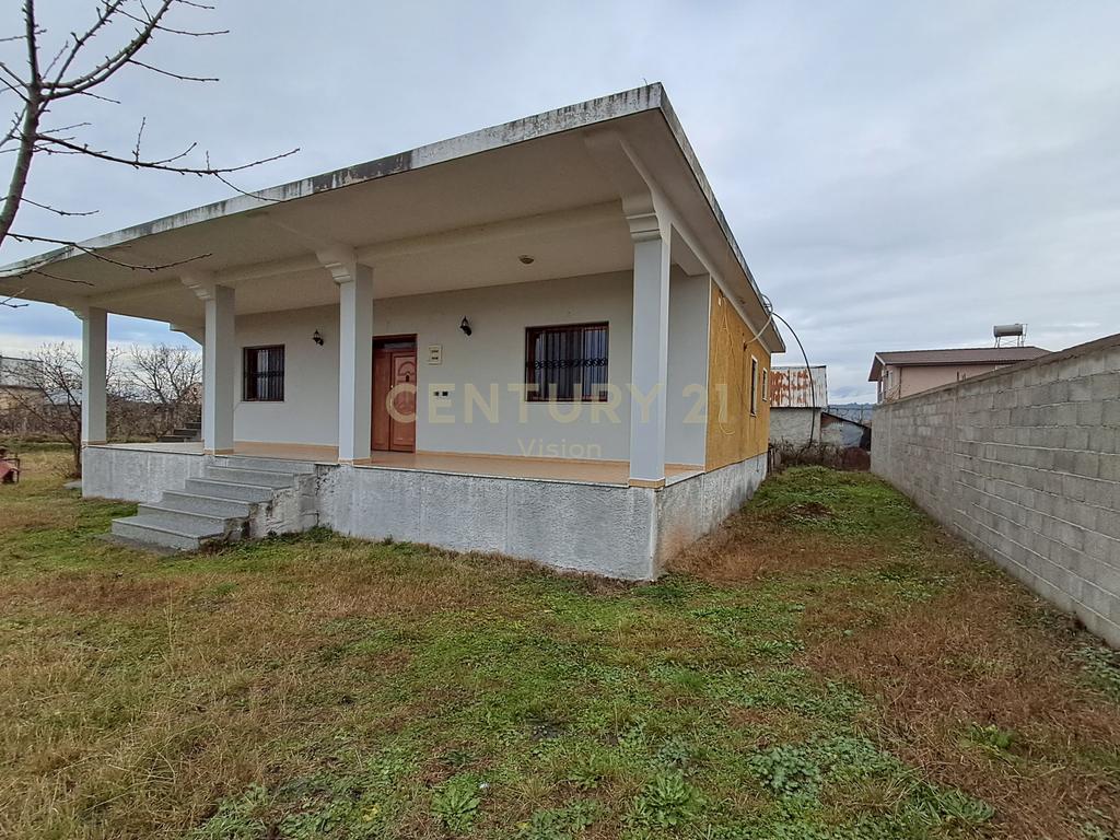 Shtepi private +  2300 m2 toke per shitje, Bardhaj, Shkoder