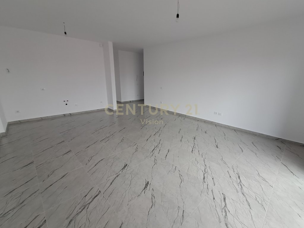 Apartament 3+1+3+ 2 ballkone per shitje, afer Arres se Madhe, Shkoder -    135 m2