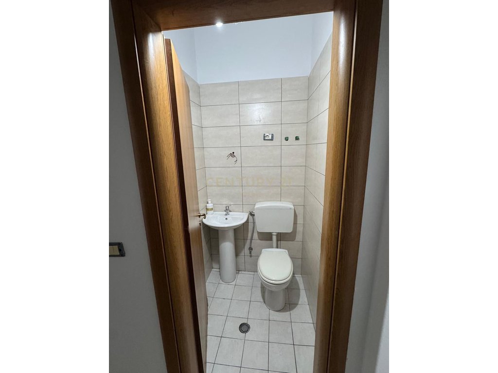 Ambient Biznesi Me Qira në Qendër, Shkodër