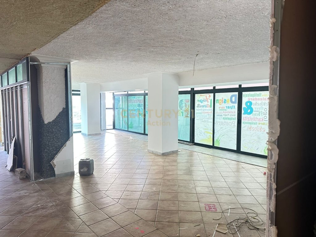 Disponojme per shitje Ambient Biznesi .
Ne rruge kryesore Vollga - Durres
