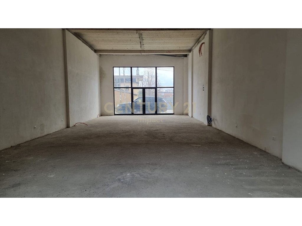 Hapësirë multifunksionale Me Qira TE ULLIRI,në Kamez Qender, Tiranë - 780€ | 170 m²