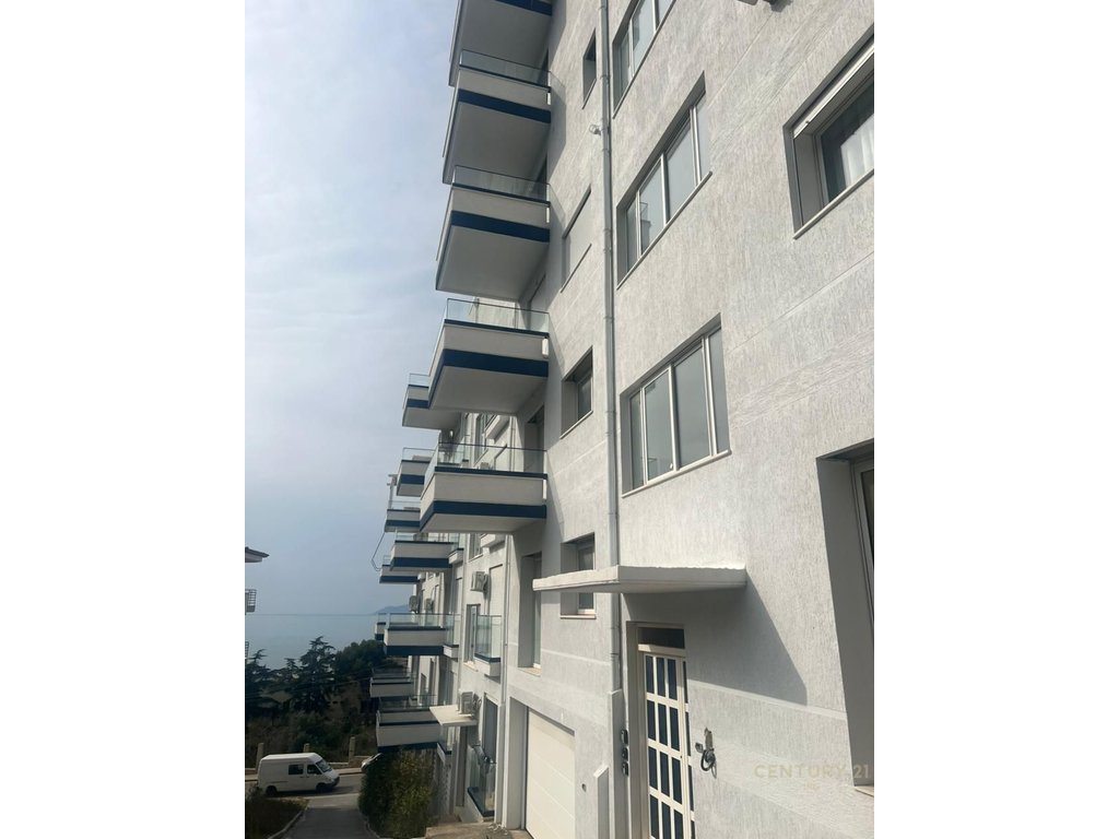 Apartament 2+1 per shitje tek Uji i Ftohte