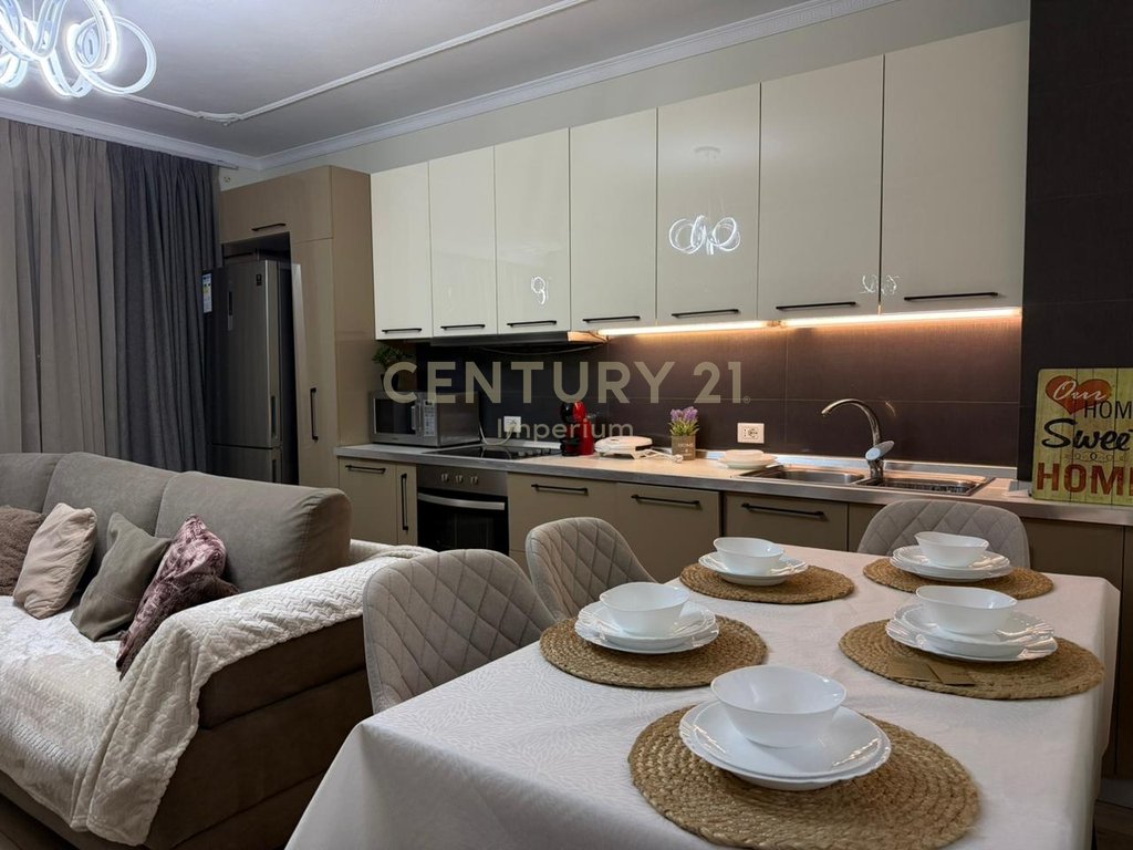 JEPET ME QIRA APARTAMENT 3+1+2, Bllok