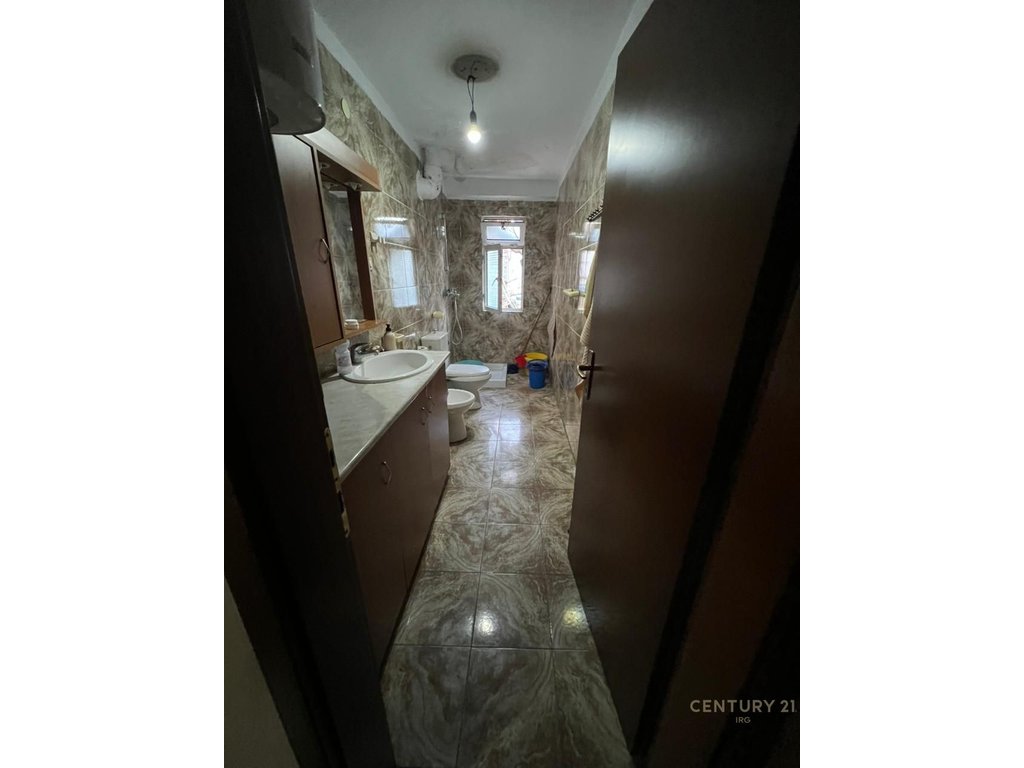 Apartament 2+1 prane Sheshit Skenderbej
